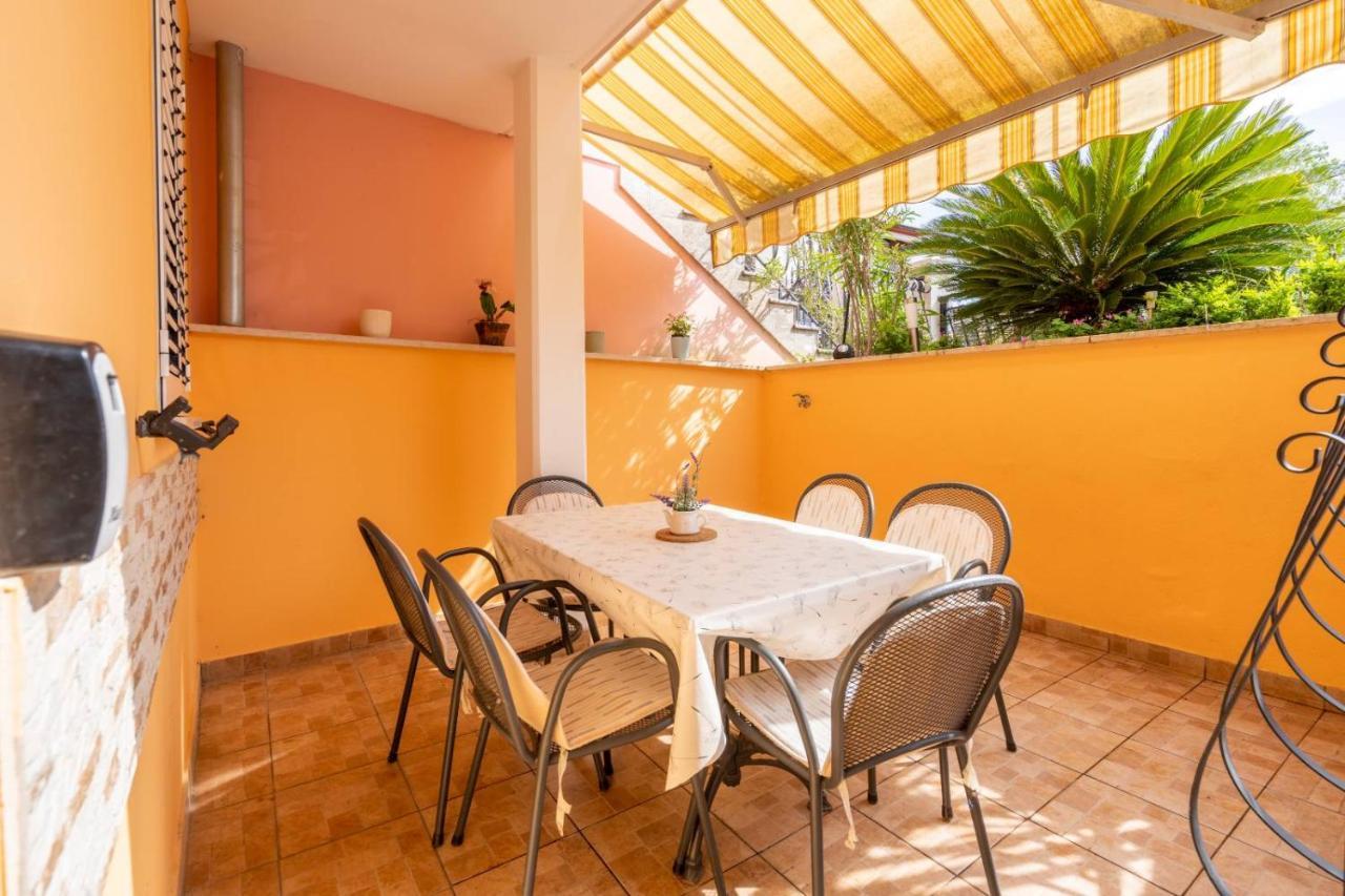 Lola 2 Appartement Rovinj Buitenkant foto