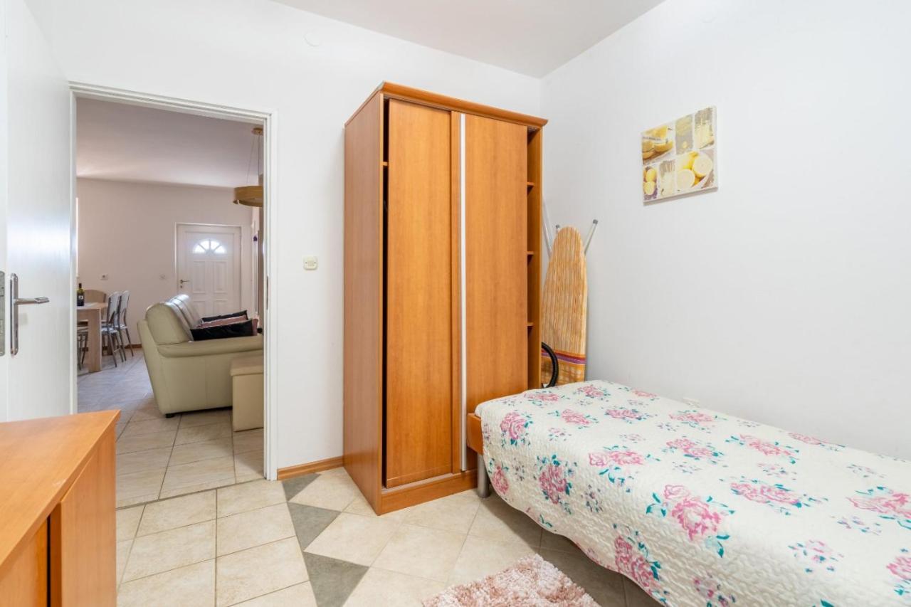 Lola 2 Appartement Rovinj Buitenkant foto